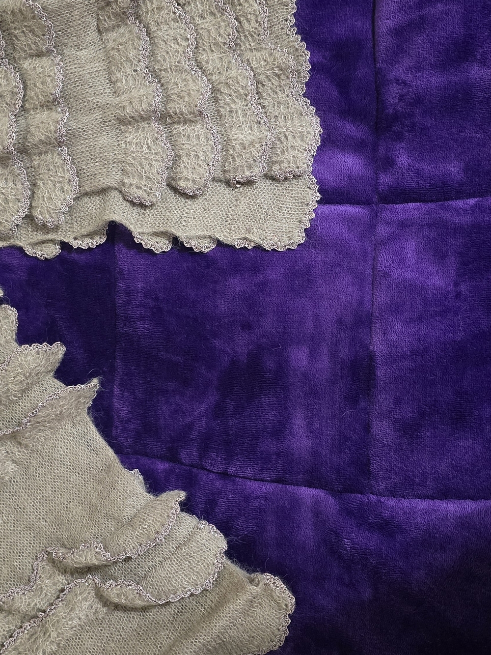 Scarf Women’s Brown Ruffled. - Picture 2 of 4